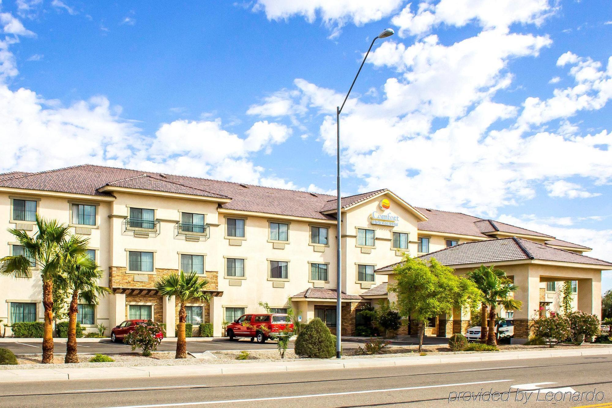 Comfort Inn And Suites Yuma I-8 Exterior photo